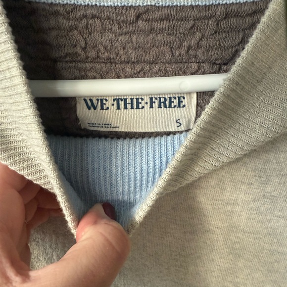 Color block mock neck - Picture 4 of 6